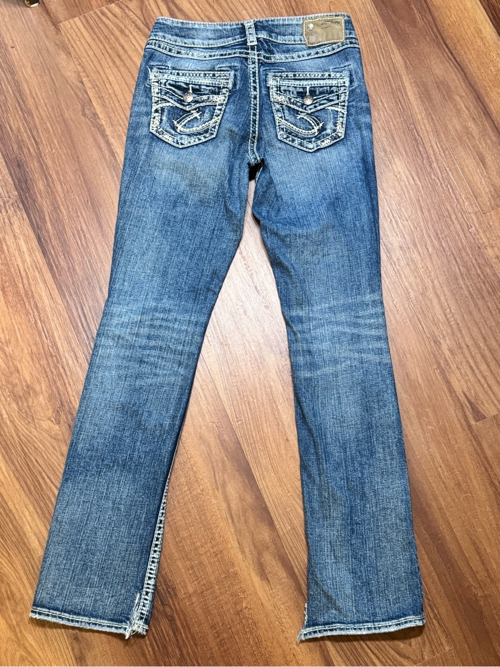 Silver Jeans BabyBoot Cut Blue Distressed Jeans with Embellished Pockets W26/L31 - Picture 3 of 12
